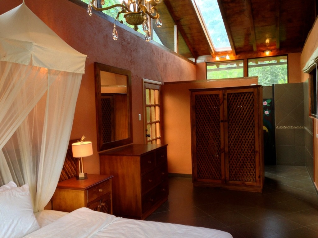 Condor house with cottages, building lots and forest sanctuary