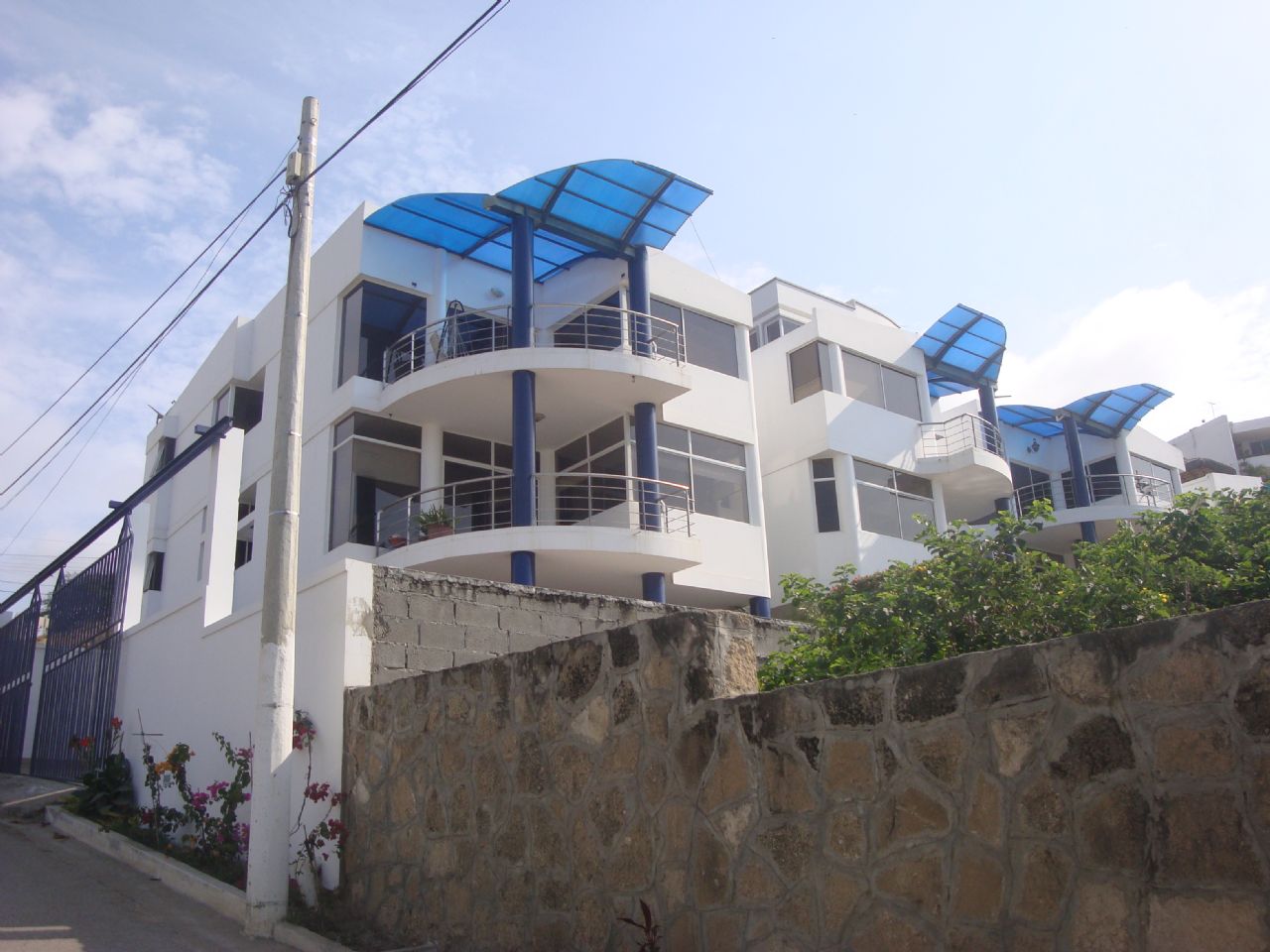 Real Estate in Punta Blanca Ecuador Ten Year Old Ocean View Condo