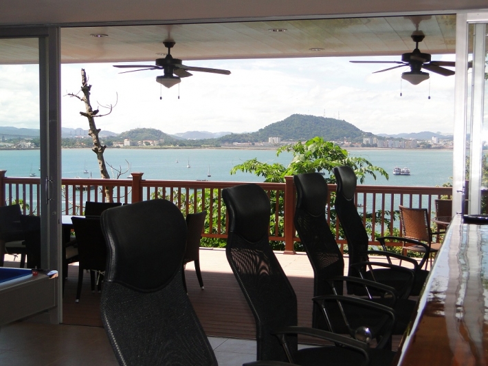 Fully Furnished, 3 Bedroom apartment on the Amador Causeway available