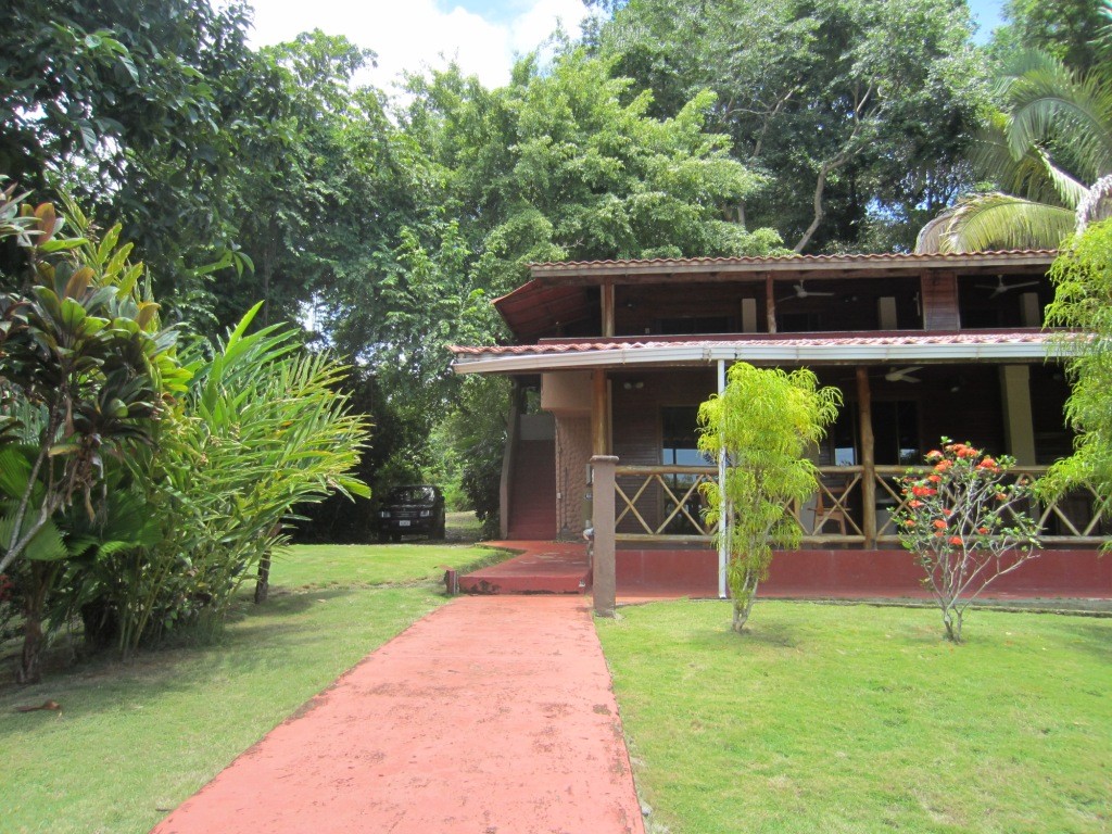 B & B Style Home With Pool On Six Private Acres In The Hills Of Hatillo
