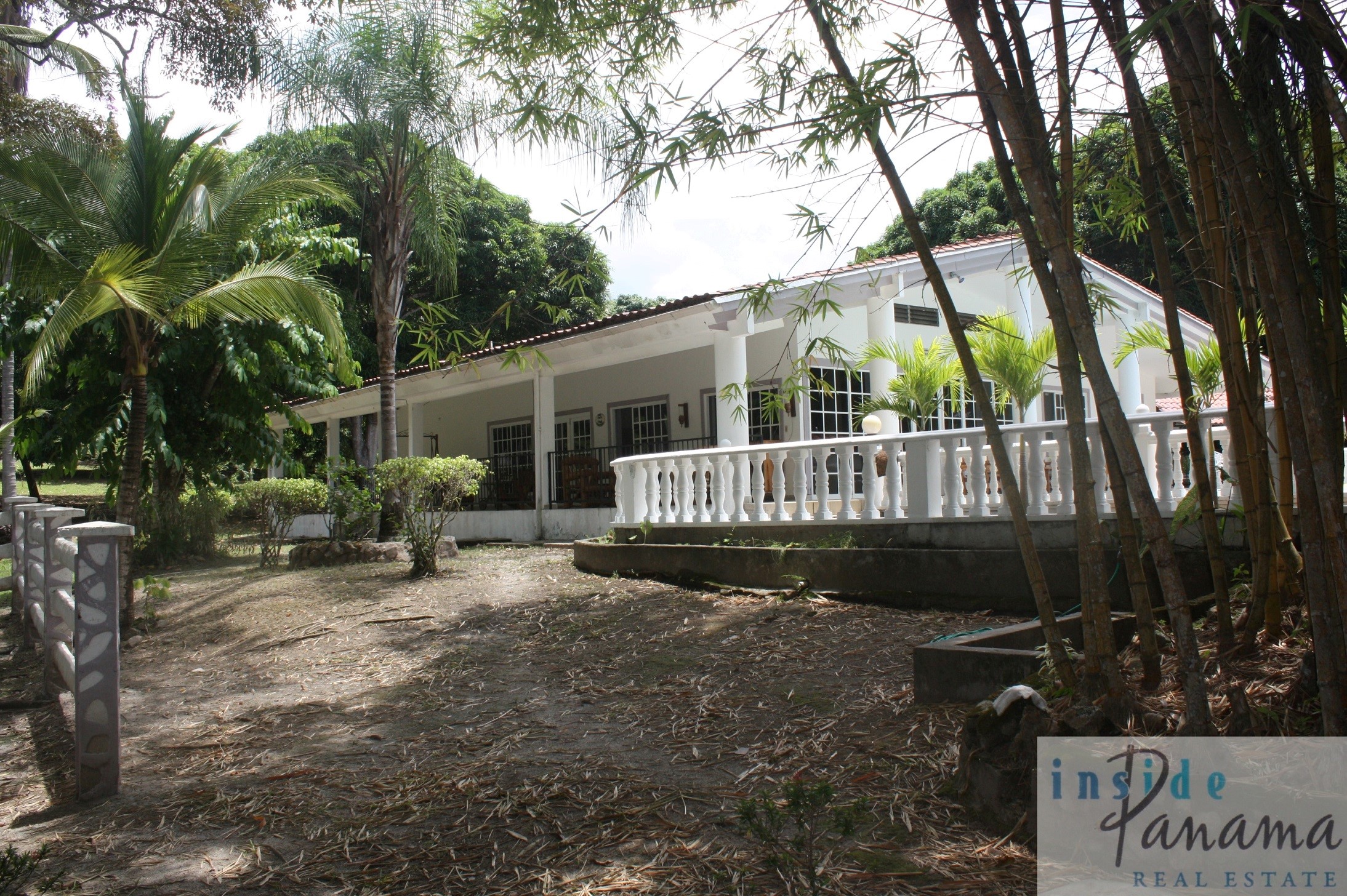 San Carlos Panama Real Estate 17.5 Hectare property with 4 Homes For Sale El Espino San