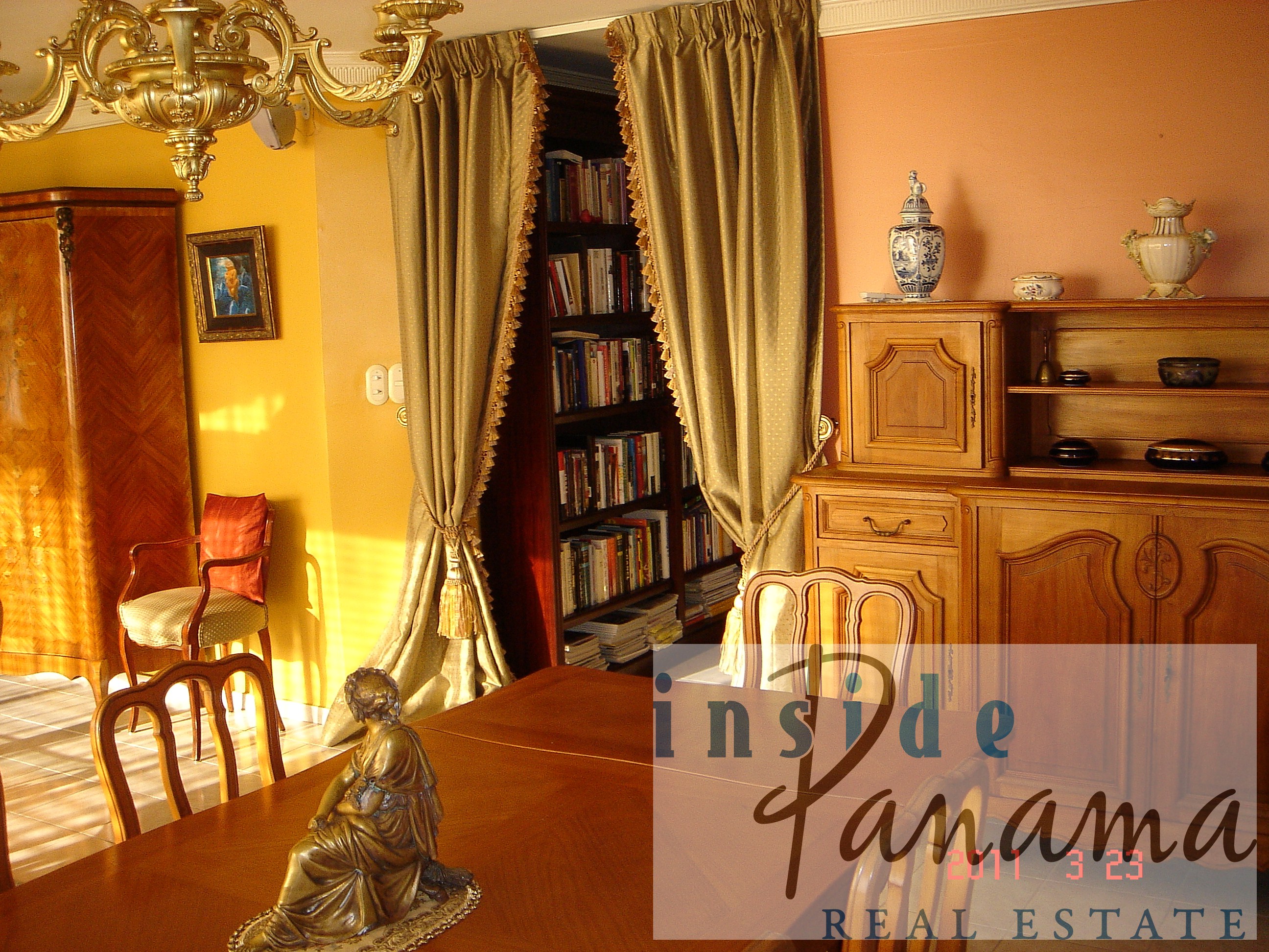 Panama City Panama Real Estate PRICED TO SELL! Great condo in the Twin