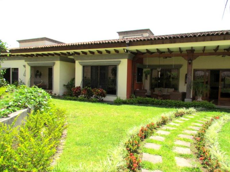 Wonderful House in Gated Community in Santa Ana