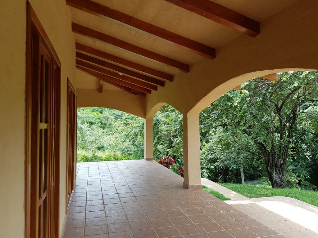 272 Feet of Riverfront (83 meters)