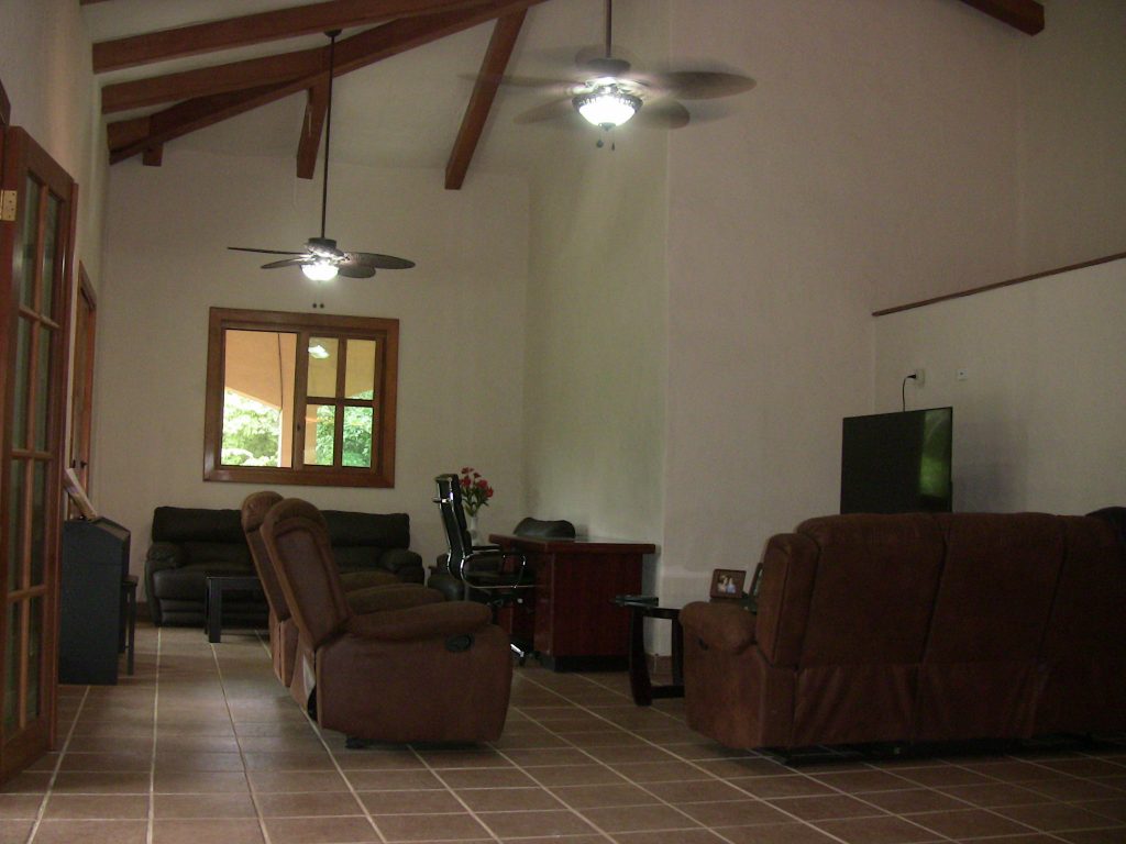 272 Feet of Riverfront (83 meters)