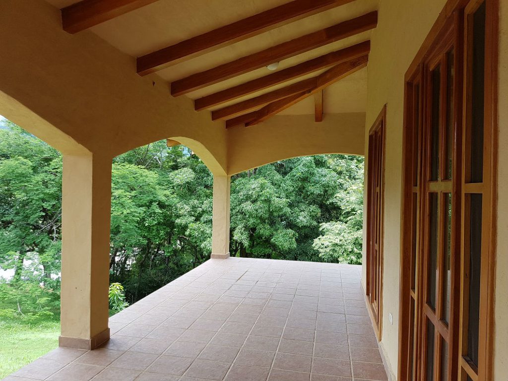 272 Feet of Riverfront (83 meters)