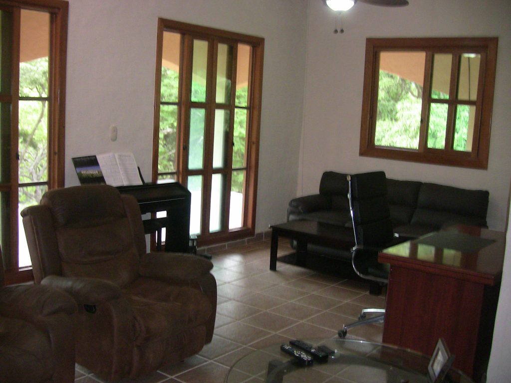 272 Feet of Riverfront (83 meters)