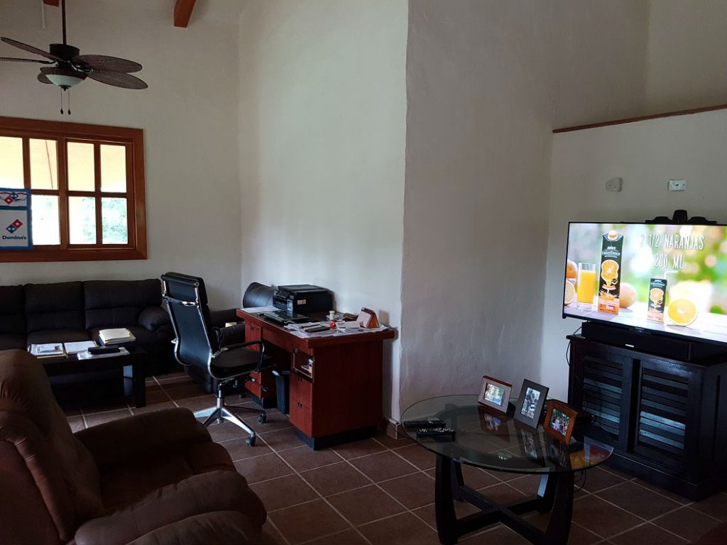 272 Feet of Riverfront (83 meters)