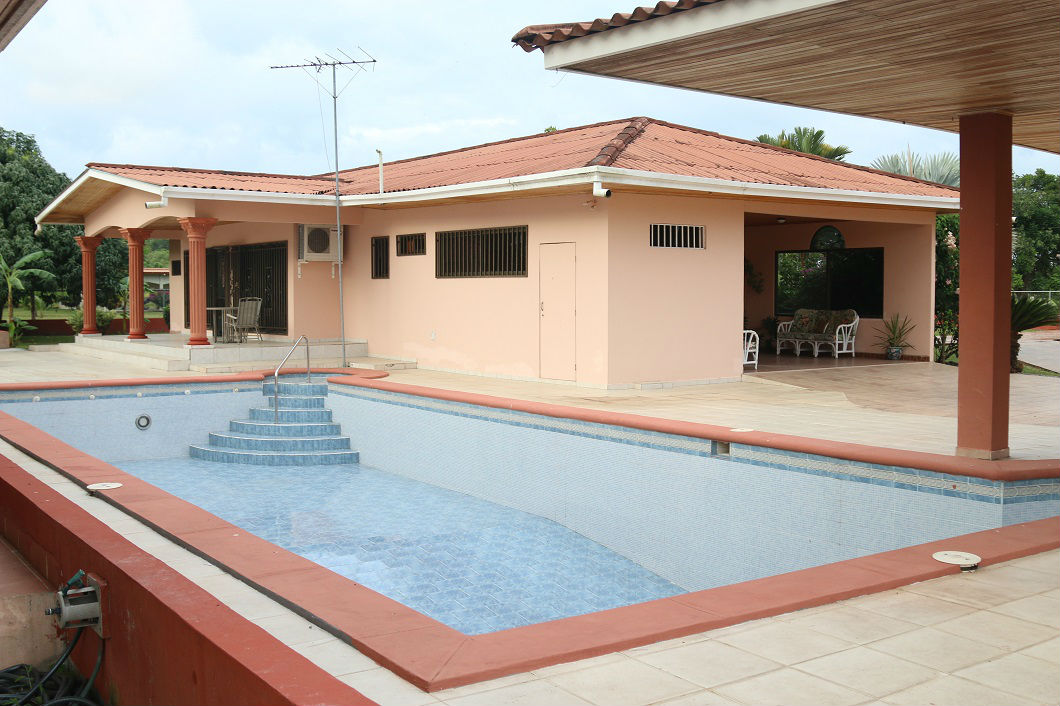 Real Estate in David Panama Villa + Guest House