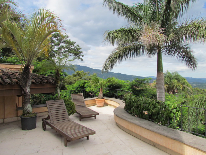 Stunning 4B, 4B Single Family Home in Santa Ana, Guest House and Valley